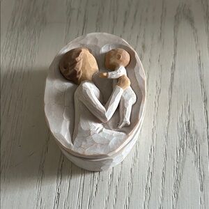 Willow Tree Mother and Child Keepsake Box - Cream and Brown